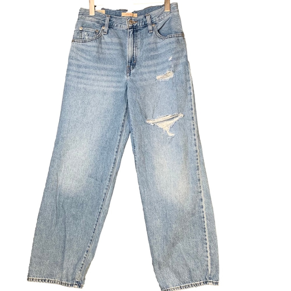 Levi’s Baggy Dad Jean Slightly Distressed Light Wash Size 26 /29” Inseam Midrise - Picture 3 of 14